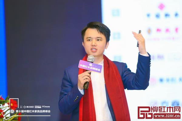 全聯(lián)藝術(shù)紅木家具專業(yè)委員會(huì)執(zhí)行會(huì)長(zhǎng)、弘木傳媒CEO林偉華 全聯(lián)藝術(shù)紅木家具專業(yè)委員會(huì)執(zhí)行會(huì)長(zhǎng)、弘木傳媒CEO林偉華