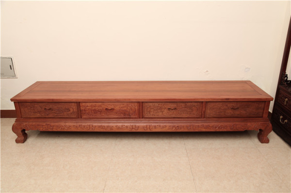 緬甸花梨電視柜新中式的價(jià)格如何？緬甸花梨木的特征是什么