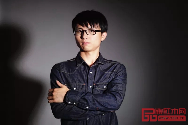 陳洪偉 紅橋紅創(chuàng)辦人、2019紅木家具杰出青年企業(yè)家、得匠品牌創(chuàng)始人、福建省古典工藝家具協(xié)會副會長、仙游誠信促進會副會長 陳洪偉 紅橋紅創(chuàng)辦人、2019紅木家具杰出青年企業(yè)家、得匠品牌創(chuàng)始人、福建省古典工藝家具協(xié)會副會長、仙游誠信促進會副會長