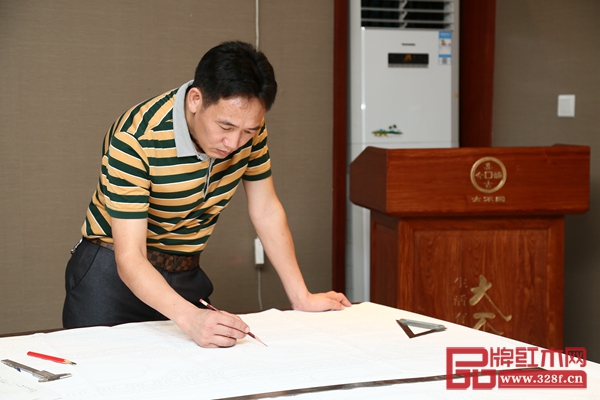 高級工藝美術師、國方家居董事長陳新平 高級工藝美術師、國方家居董事長陳新平