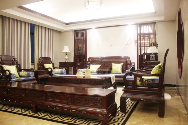 東陽(yáng)市海強(qiáng)紅木家具有限公司《六合同春沙發(fā)》 東陽(yáng)市海強(qiáng)紅木家具有限公司《六合同春沙發(fā)》