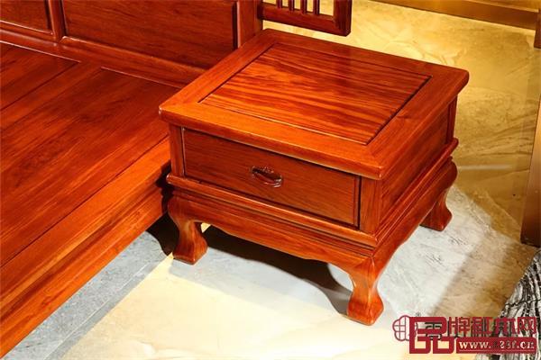 香山桃園巴花煙柳畫橋大床細(xì)節(jié)圖 香山桃園巴花煙柳畫橋大床細(xì)節(jié)圖