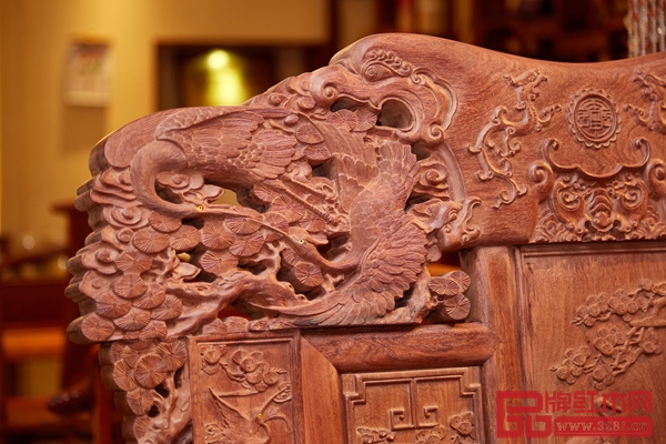 洪祥軒產(chǎn)品精致的雕花，盡顯匠心