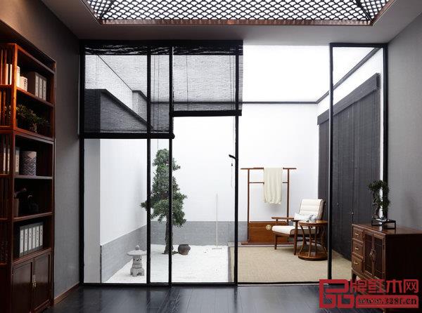 雄業(yè)·本木上造采用刺猬紫檀為原材料打造“家本色·純生活” 雄業(yè)·本木上造采用刺猬紫檀為原材料打造“家本色·純生活”