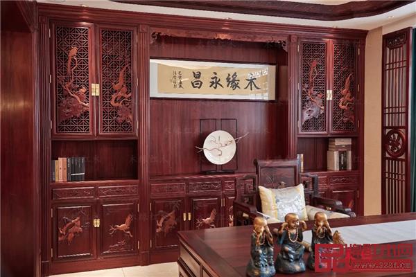 木緣紅木高端私人定制樣板間——書(shū)房空間一角 木緣紅木高端私人定制樣板間——書(shū)房空間一角