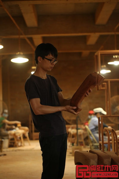 紅橋紅家具廠的創(chuàng)始人—— 阿偉哥 紅橋紅家具廠的創(chuàng)始人—— 阿偉哥