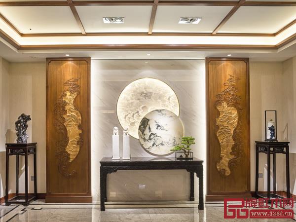 卓木王使用一對(duì)幾和條案,打造均衡、大氣的玄關(guān)空間 卓木王使用一對(duì)幾和條案,打造均衡、大氣的玄關(guān)空間