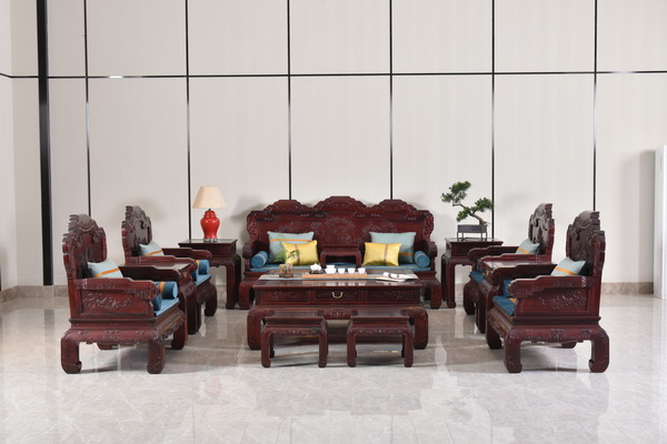 仙游縣縣長吳國順走訪慰問“全國五一勞動(dòng)獎(jiǎng)?wù)隆鲍@得者金品世家林麗釵