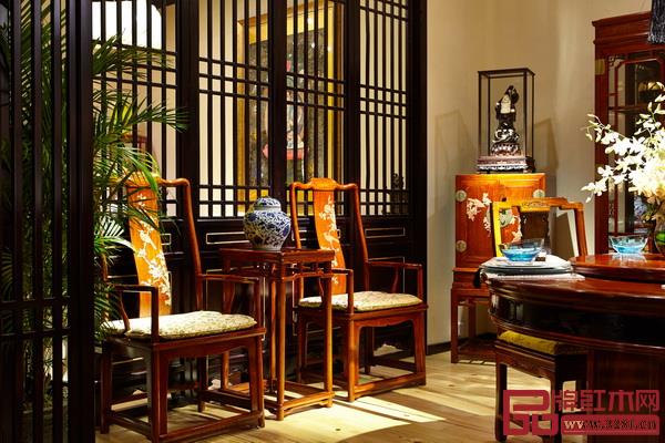 戴為紅木《花鳥南官帽椅幾》 戴為紅木《花鳥南官帽椅幾》