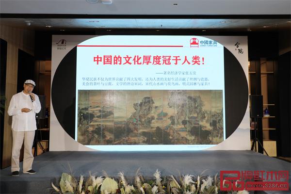 享受國務院政府特殊津貼專家,清華大學美術學院家具設計高研班講座教授彭亮教授為現(xiàn)場嘉賓分享了《“從陶淵明到貝聿銘”——中國人向往的美好生活》 享受國務院政府特殊津貼專家,清華大學美術學院家具設計高研班講座教授彭亮教授為現(xiàn)場嘉賓分享了《“從陶淵明到貝聿銘”——中國人向往的美好生活》