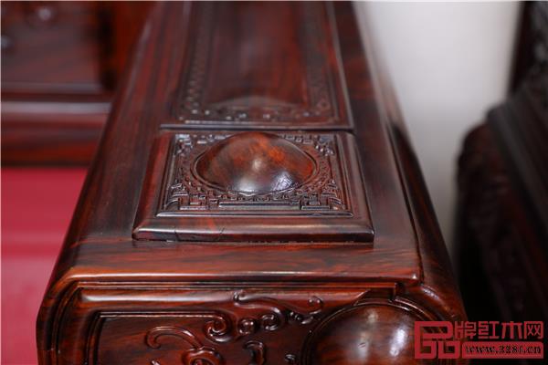 沙發(fā)扶手雕刻方圓,寓意滿滿 沙發(fā)扶手雕刻方圓,寓意滿滿