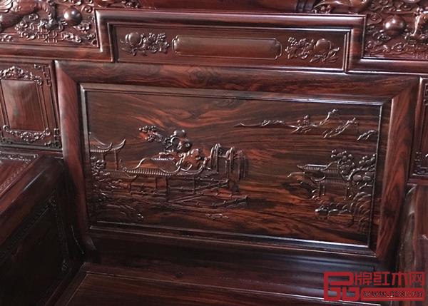 沙發(fā)靠背雕刻山水花鳥,打造出一幅盛世河山景象 沙發(fā)靠背雕刻山水花鳥,打造出一幅盛世河山景象