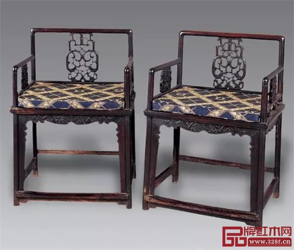 清 紫檀雕花藤面靠背玫瑰椅 (一對(duì)) 清 紫檀雕花藤面靠背玫瑰椅 (一對(duì))