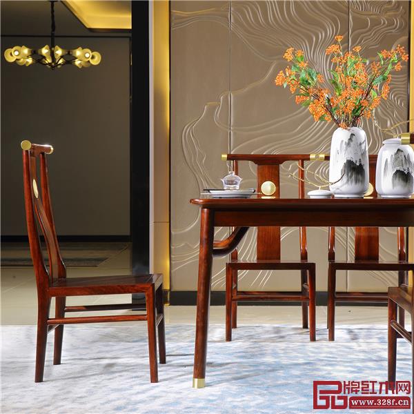 越府紅木新中式家具外觀時尚雅致,深受消費(fèi)者喜愛.jpg 越府紅木新中式家具外觀時尚雅致,深受消費(fèi)者喜愛.jpg