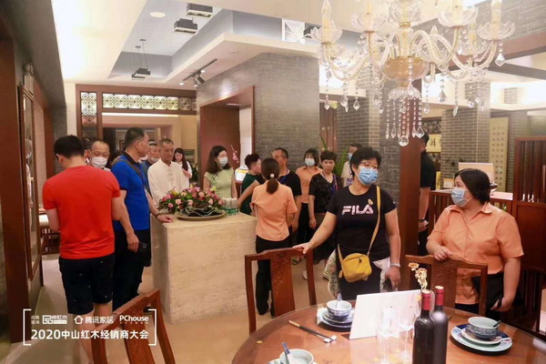 經(jīng)銷商走訪新中式倡導(dǎo)品牌紅古軒 經(jīng)銷商走訪新中式倡導(dǎo)品牌紅古軒