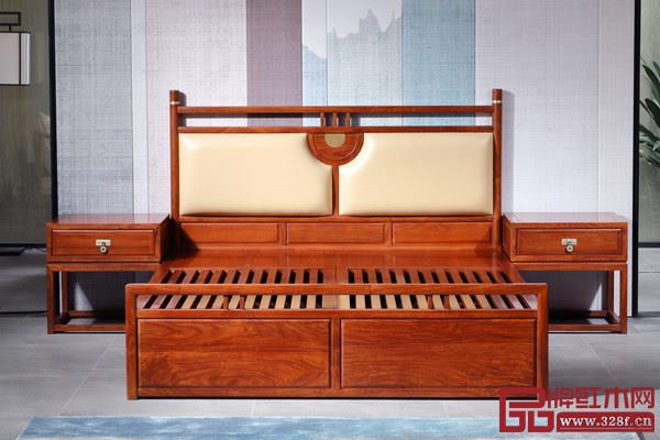 《掬水留香大床》雙排骨架底座穩(wěn)定性十足