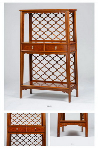 區(qū)氏家具 網(wǎng)背格書柜 白酸枝 長:98cm 寬:45cm 高:168cm A Baisuanzhi Bookcase with mesh back 區(qū)氏家具 網(wǎng)背格書柜 白酸枝 長:98cm 寬:45cm 高:168cm A Baisuanzhi Bookcase with mesh back