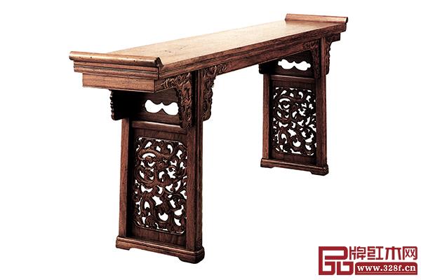 清早期 黃花梨螭鳳紋翹頭案（選自羅伯特?雅各布遜、尼古拉斯?格林利：《明尼阿波利斯藝術(shù)館藏中國(guó)古典家具》）
