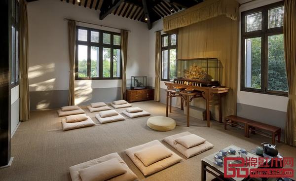 香案是人與神佛等進(jìn)行精神對接的唯一媒介 香案是人與神佛等進(jìn)行精神對接的唯一媒介