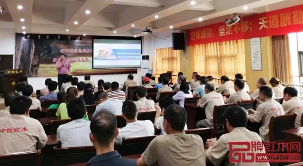 中信紅木開展企業(yè)穩(wěn)崗技能提升培訓(xùn),培育人才推動企業(yè)長遠(yuǎn)發(fā)展 中信紅木開展企業(yè)穩(wěn)崗技能提升培訓(xùn),培育人才推動企業(yè)長遠(yuǎn)發(fā)展