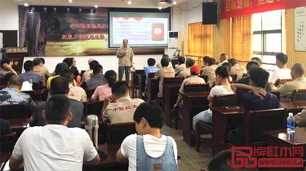 中信紅木企業(yè)穩(wěn)崗技能提升培訓(xùn)現(xiàn)場 中信紅木企業(yè)穩(wěn)崗技能提升培訓(xùn)現(xiàn)場