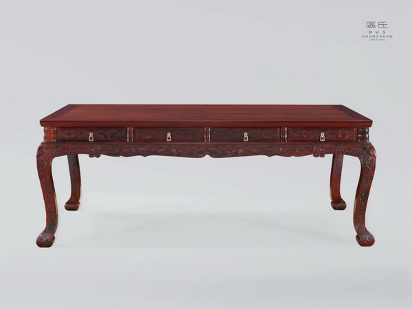 區(qū)氏家具 浮雕云蝠紋三彎腿大畫桌 酸枝 長:182cm 寬:96cm 高:83cm A Suanzhi Three - legged large painting table carved cloud bat patterns 區(qū)氏家具 浮雕云蝠紋三彎腿大畫桌 酸枝 長:182cm 寬:96cm 高:83cm A Suanzhi Three - legged large painting table carved cloud bat patterns