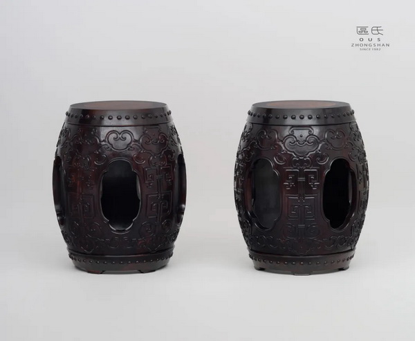 區(qū)氏家具 浮雕五開光鼓凳 小葉紫檀 直徑:35cm 高:52cm AZitan Anaglyph stool 區(qū)氏家具 浮雕五開光鼓凳 小葉紫檀 直徑:35cm 高:52cm AZitan Anaglyph stool