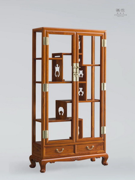 區(qū)氏家具 玻璃門博古柜 白酸枝 長:110cm 寬:40cm 高:218cm A Baisuanzhi Glass door antique cabinet 區(qū)氏家具 玻璃門博古柜 白酸枝 長:110cm 寬:40cm 高:218cm A Baisuanzhi Glass door antique cabinet