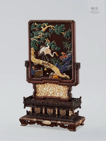 區(qū)氏家具 鑲嵌百寶小插屏 小葉紫檀 長:25cm 寬:12.5cm 高:46cm A Zitan Small gem Mosaic screen 區(qū)氏家具 鑲嵌百寶小插屏 小葉紫檀 長:25cm 寬:12.5cm 高:46cm A Zitan Small gem Mosaic screen