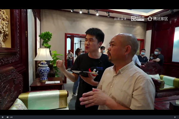 陳正民在直播中講解客廳空間的雕花設(shè)計(jì) 陳正民在直播中講解客廳空間的雕花設(shè)計(jì)