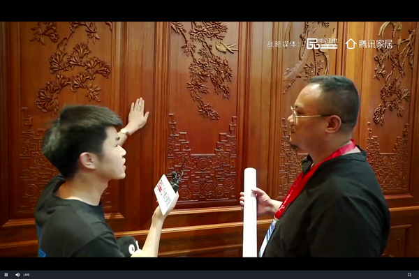 中式木作倡導(dǎo)者、中式整裝總設(shè)計(jì)師曹嵩在直播中介紹護(hù)墻板的紋飾寓意 中式木作倡導(dǎo)者、中式整裝總設(shè)計(jì)師曹嵩在直播中介紹護(hù)墻板的紋飾寓意