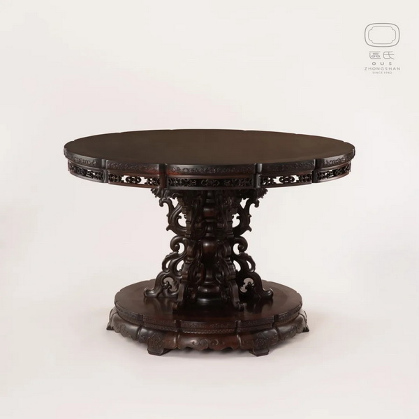 區(qū)氏家具 花卉紋葵花式圓臺  酸枝  直徑:125cm  高:83cm  A Suanzhi Carved floral circular table