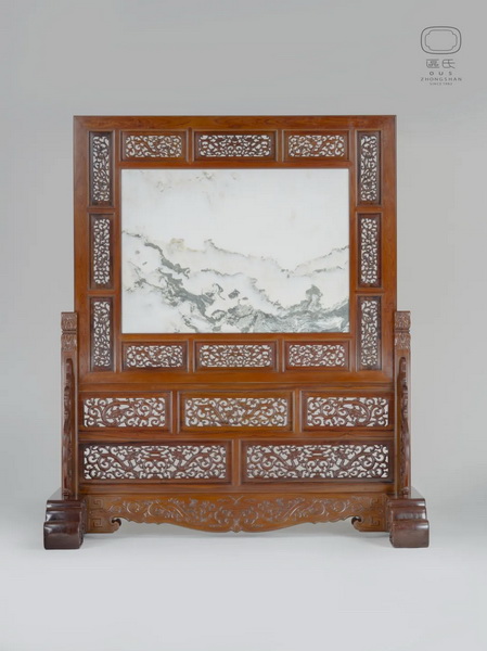 區(qū)氏家具 透雕螭龍紋鑲理石地座屏  黃花梨  長:190cm  寬:104cm  高:219cm  A Huanghuali Block screen with fully carved dragon-grain inlaid with stone