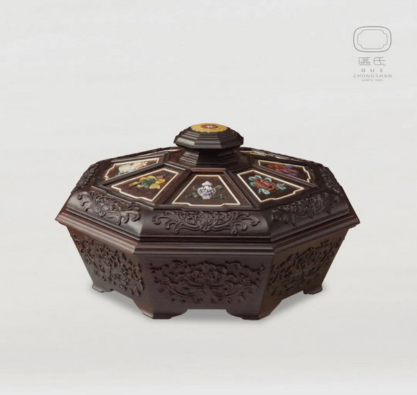 鑲百寶果盒  小葉紫檀  長:31cm  寬:32cm  高:18cm   A Zitan Candy box inlaid with precious stones