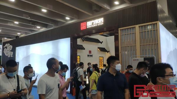 國(guó)方家居中式原木整裝展位強(qiáng)勢(shì)吸睛 國(guó)方家居中式原木整裝展位強(qiáng)勢(shì)吸睛