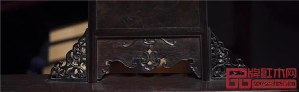 紫檀有束腰帶托泥圈椅局部細(xì)節(jié)圖 紫檀有束腰帶托泥圈椅局部細(xì)節(jié)圖