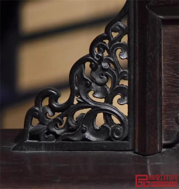 紫檀有束腰帶托泥圈椅局部細(xì)節(jié)圖 紫檀有束腰帶托泥圈椅局部細(xì)節(jié)圖