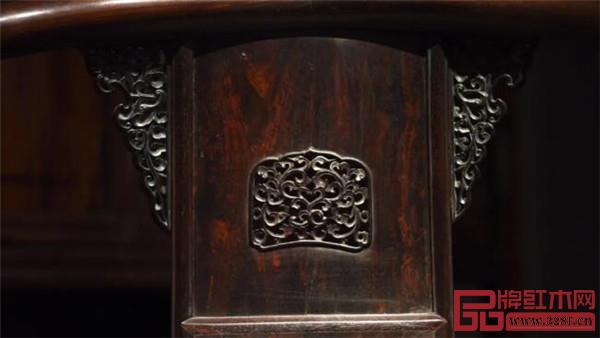 紫檀有束腰帶托泥圈椅局部細(xì)節(jié)圖 紫檀有束腰帶托泥圈椅局部細(xì)節(jié)圖