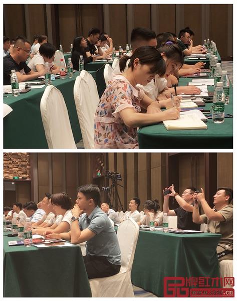 嘉賓們在分享會上認真聆聽,用手機記錄下精彩內容 嘉賓們在分享會上認真聆聽,用手機記錄下精彩內容