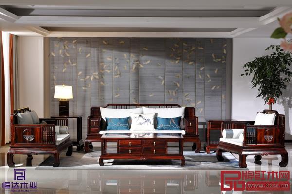 “水墨山水”闊葉黃檀系列經(jīng)多次推敲研發(fā),形成了“山·水·云”的設(shè)計元素 “水墨山水”闊葉黃檀系列經(jīng)多次推敲研發(fā),形成了“山·水·云”的設(shè)計元素