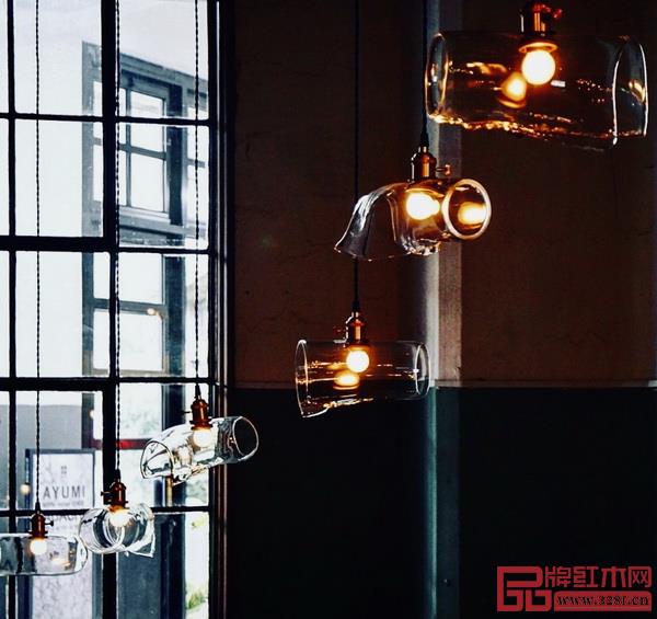 華山文創(chuàng)園給每一位夢想家實(shí)現(xiàn)天馬行空的創(chuàng)意提供了場所 華山文創(chuàng)園給每一位夢想家實(shí)現(xiàn)天馬行空的創(chuàng)意提供了場所