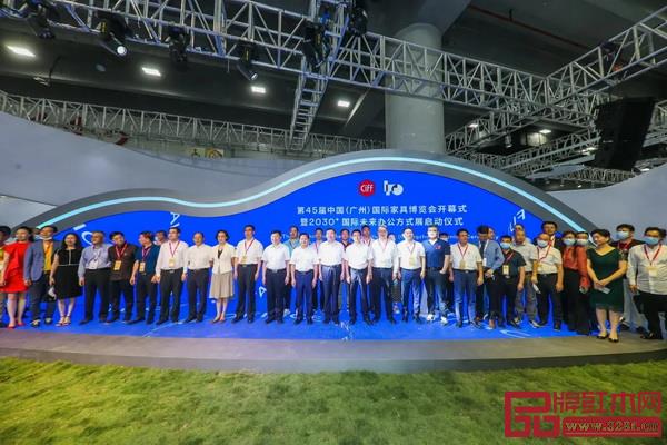 第45屆中國(廣州)國際家具博覽會開幕式嘉賓合影 第45屆中國(廣州)國際家具博覽會開幕式嘉賓合影