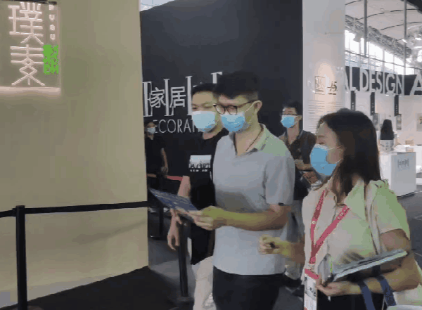 第四屆中國(中山)新中式紅木家具展團隊來到家博會為展會助力 第四屆中國(中山)新中式紅木家具展團隊來到家博會為展會助力