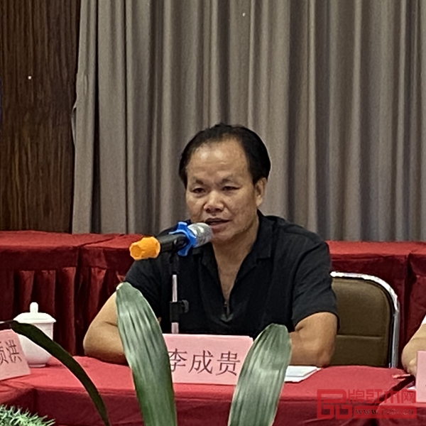 學(xué)會(huì)第二屆副會(huì)長(zhǎng)李成貴表示,企業(yè)要跳出怪圈,打破傳統(tǒng),在文化的基礎(chǔ)上去創(chuàng)作更多作品。 學(xué)會(huì)第二屆副會(huì)長(zhǎng)李成貴表示,企業(yè)要跳出怪圈,打破傳統(tǒng),在文化的基礎(chǔ)上去創(chuàng)作更多作品。