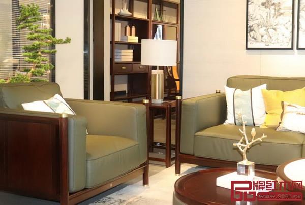 皮革與紅木的結合給人更多的溫暖感和舒適感