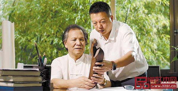 左一為張向榮師父陸光正,左二為張向榮 左一為張向榮師父陸光正,左二為張向榮