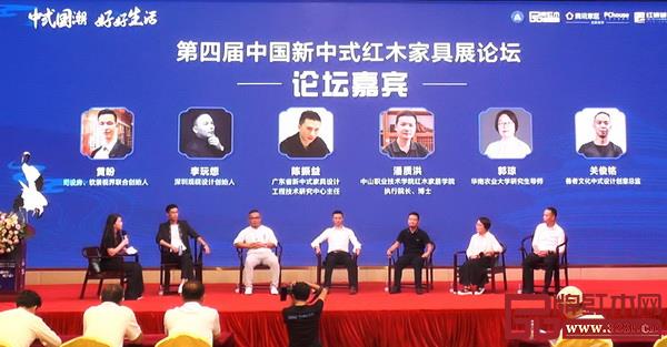 6位論壇嘉賓就圍繞4個(gè)“能不能”對8個(gè)具體發(fā)展問題進(jìn)行分析,中山市紅木古典家具學(xué)會(huì)秘書長、品牌紅木商務(wù)記者總監(jiān)舒鋆鋆(左一)主持論壇 6位論壇嘉賓就圍繞4個(gè)“能不能”對8個(gè)具體發(fā)展問題進(jìn)行分析,中山市紅木古典家具學(xué)會(huì)秘書長、品牌紅木商務(wù)記者總監(jiān)舒鋆鋆(左一)主持論壇