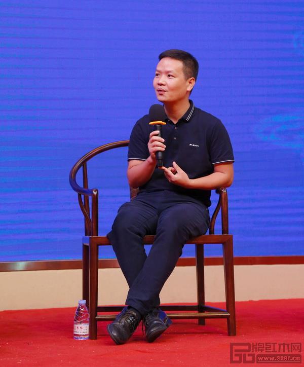 中山職業(yè)技術(shù)學(xué)院紅木家居學(xué)院執(zhí)行院長、博士潘質(zhì)洪 中山職業(yè)技術(shù)學(xué)院紅木家居學(xué)院執(zhí)行院長、博士潘質(zhì)洪