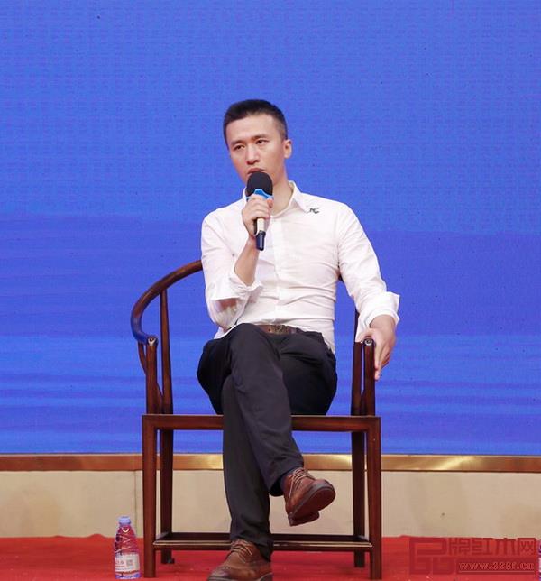 廣東省新中式家具設(shè)計(jì)工程技術(shù)研究中心主任陳振益 廣東省新中式家具設(shè)計(jì)工程技術(shù)研究中心主任陳振益