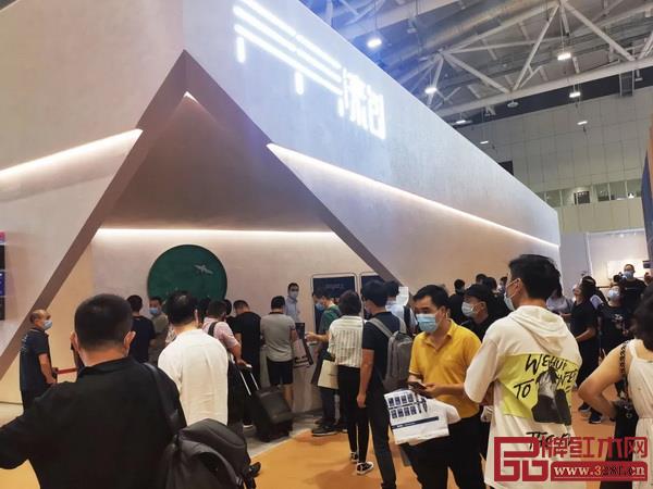 展會(huì)期間,素創(chuàng)展館現(xiàn)場(chǎng)人流量爆棚,超高人氣備受矚目 展會(huì)期間,素創(chuàng)展館現(xiàn)場(chǎng)人流量爆棚,超高人氣備受矚目